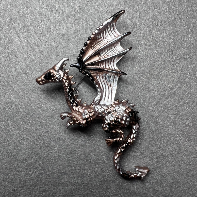 Broszka «Smok» matowa brązowa i czarna emalia, metal srebrzysty 42×66 mm