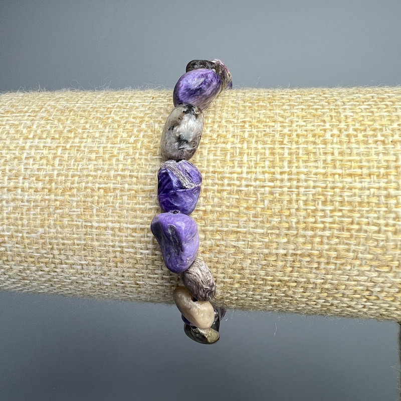 Bransoletka z charoitu, fasetowana, średnica 9×11 mm +/-, długość 18 cm +/- (na elastycznej gumce)