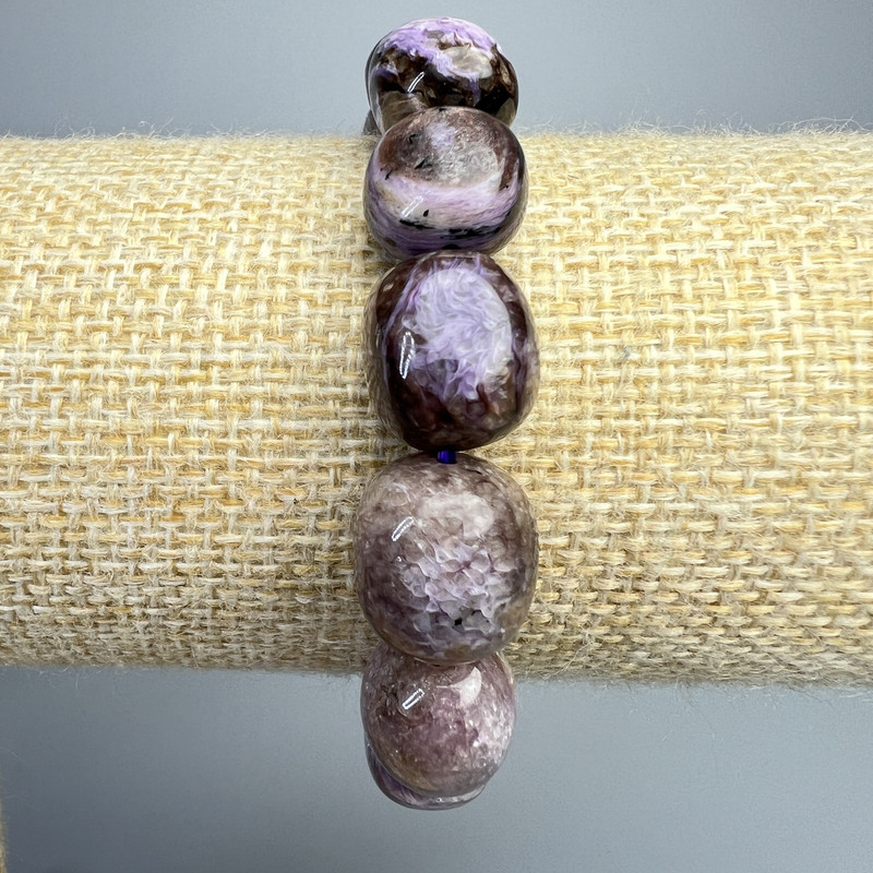 Bransoletka z charoitu, naturalny kamień, duże fasetowane koraliki, średnica 12–14 mm, długość 18 cm +/- (elastyczna)