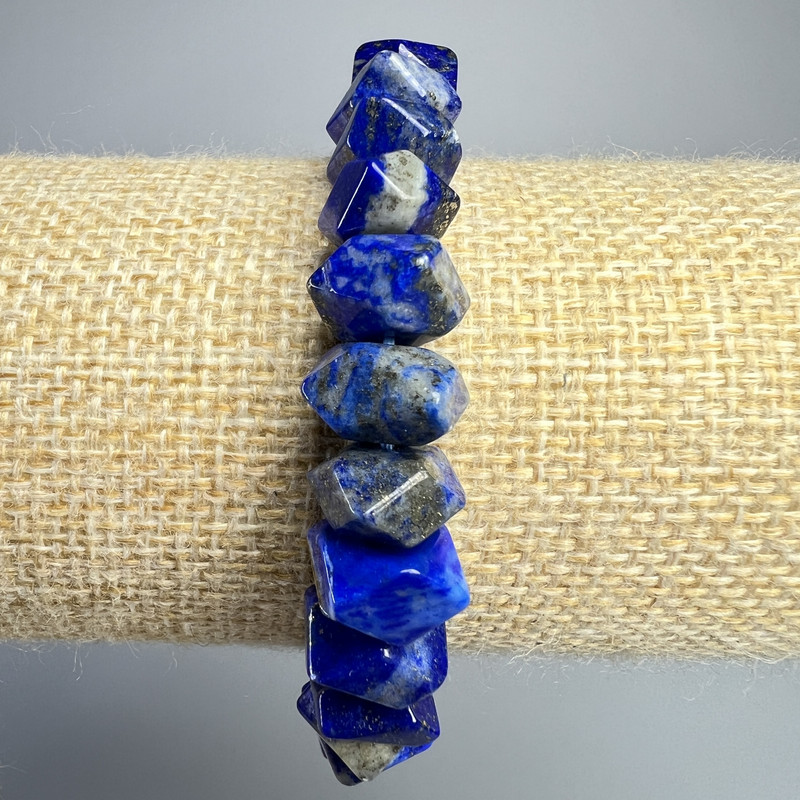 Bransoletka z naturalnego lazurytu, kamień fasetowany w formie rondela, średnica 10×7 mm ±, długość 18 cm ± (elastyczna)