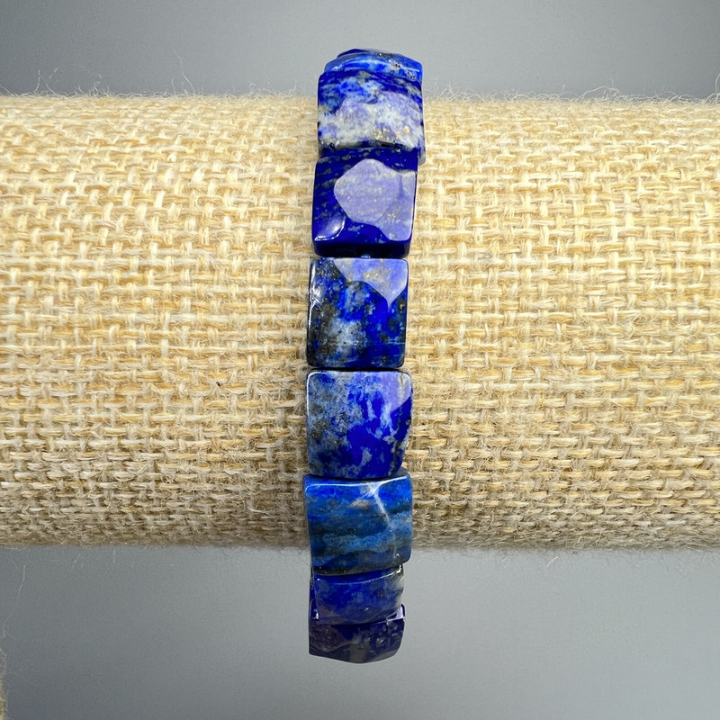 Bransoleta z lazurytu - naturalny kamień, płaski fasetowany sześcian, wymiary 9×9×5 mm, długość 18 cm ± (elastyczna)