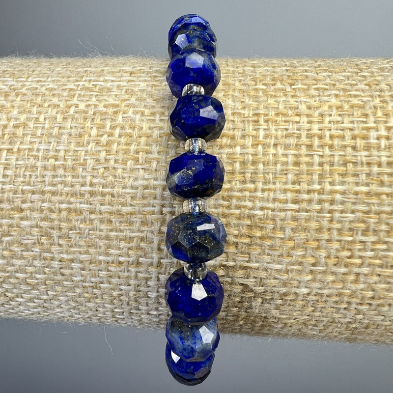 Bransoletka z lazurytu – naturalny kamień, fasetowane rondelki o średnicy około 8×6 mm, długość 18 cm +/- (rozciągana) z koralikami