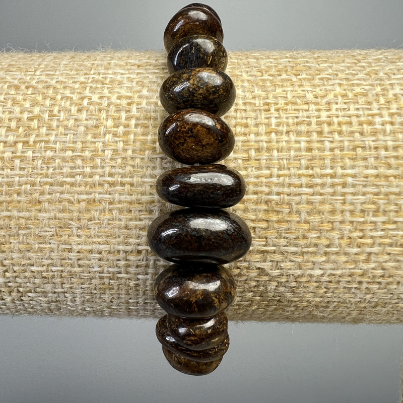 Bransoletka z bronzytu, naturalny kamień, duże fasetowane koraliki, średnica 10×5 mm, długość 18 cm ± (rozciągana)