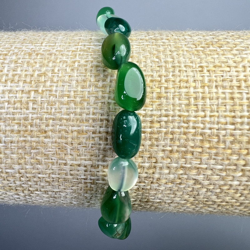 Bransoletka z zielonego agatu, naturalny kamień, fasetowane koraliki, średnica 6×8 mm, długość 18 cm +/- (elastyczna)