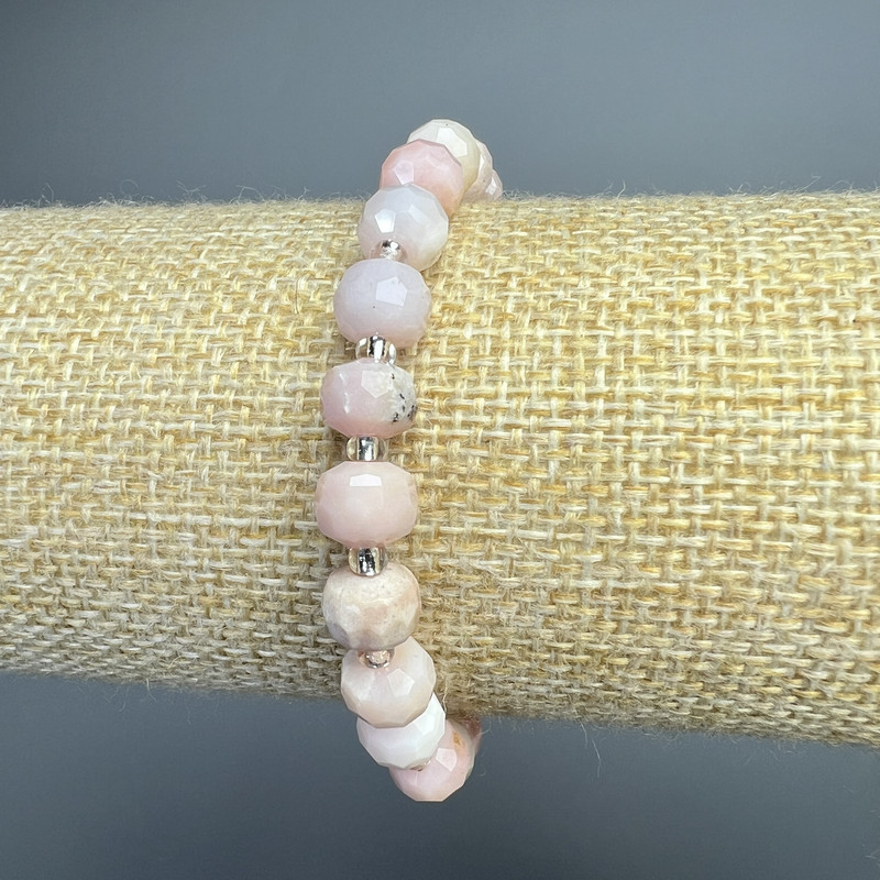 Bransoletka z różowego opalu – naturalny kamień, fasetowane rondele, średnica 8×6 mm ±, długość 18 cm ± (elastyczna) z koralikami