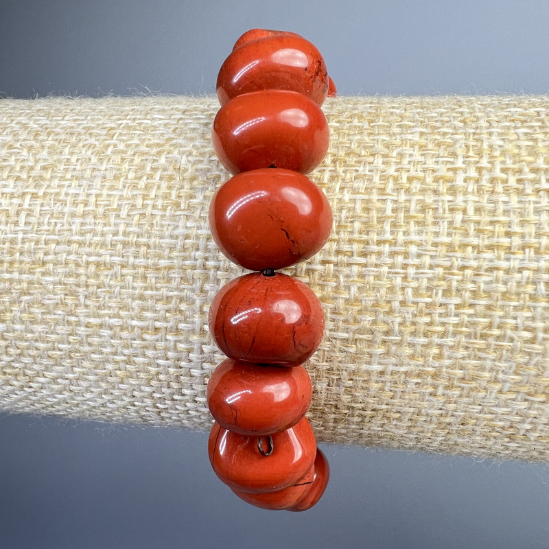 Bransoletka z czerwonego jaspisu, naturalny kamień, duży fasetowany koralik, średnica 12×10 mm ±, długość 18 cm ± (elastyczna)
