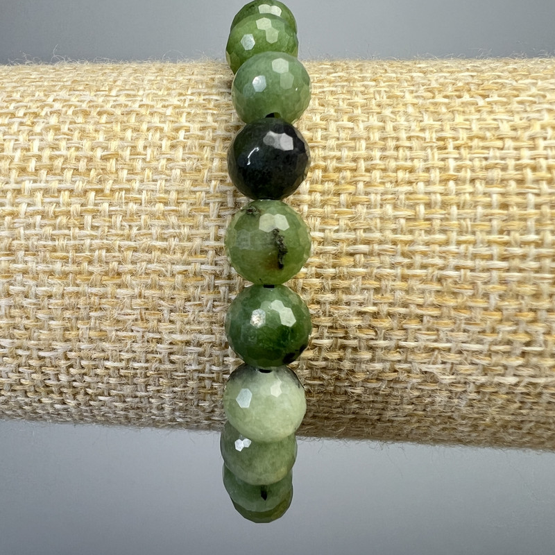 Bransoletka z jadeitu kanadyjskiego, naturalny kamień, fasetowana kulka, średnica 8 mm, długość 18 cm, elastyczna
