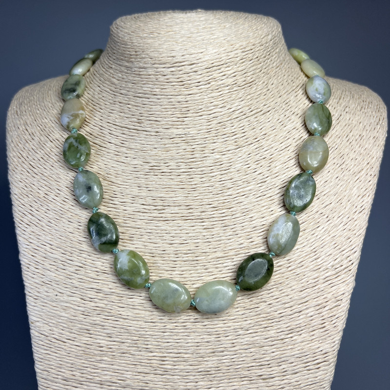 Naszyjnik z jadeitu, naturalny kamień, owalny, o średnicy 13×18×6 mm, długość 49 cm
