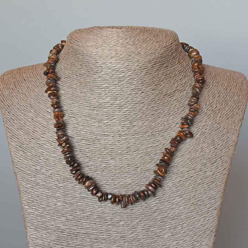 Naszyjnik z bronzytu, naturalny kamień – drobiny, średnica 7×2 mm, długość 47 cm ±