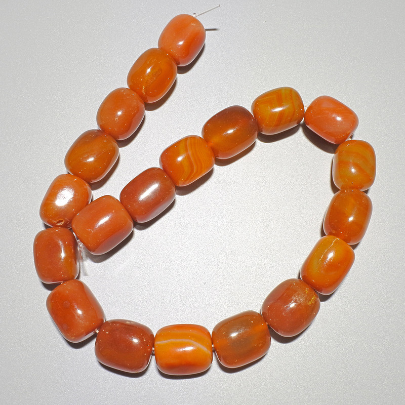 Koraliki karneolu z naturalnego kamienia w kształcie prostopadłościanu, wymiary około 15×19 mm, długość 38 cm, na żyłce