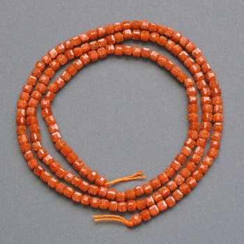 Koraliki awenturyjne Złoty Piasek (syntetyczne), fasetowane kostki, średnica 2 mm, długość 37 cm, na nitce