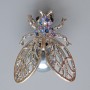 Broszka-kulon Motyl z kolorowymi cyrkonami, szarą koraliką, srebrzystym metalem 26×33 mm