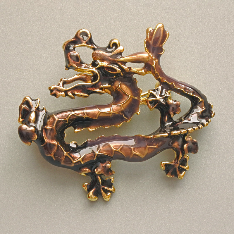 Broszka-wisiorek Smok z brązową emalią, metal złocisty 47×41 mm