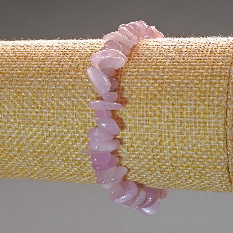 Bransoletka z kunzytu – naturalny kamień, kawałki o średnicy 8×4 mm, długość 18 cm (rozciągana)