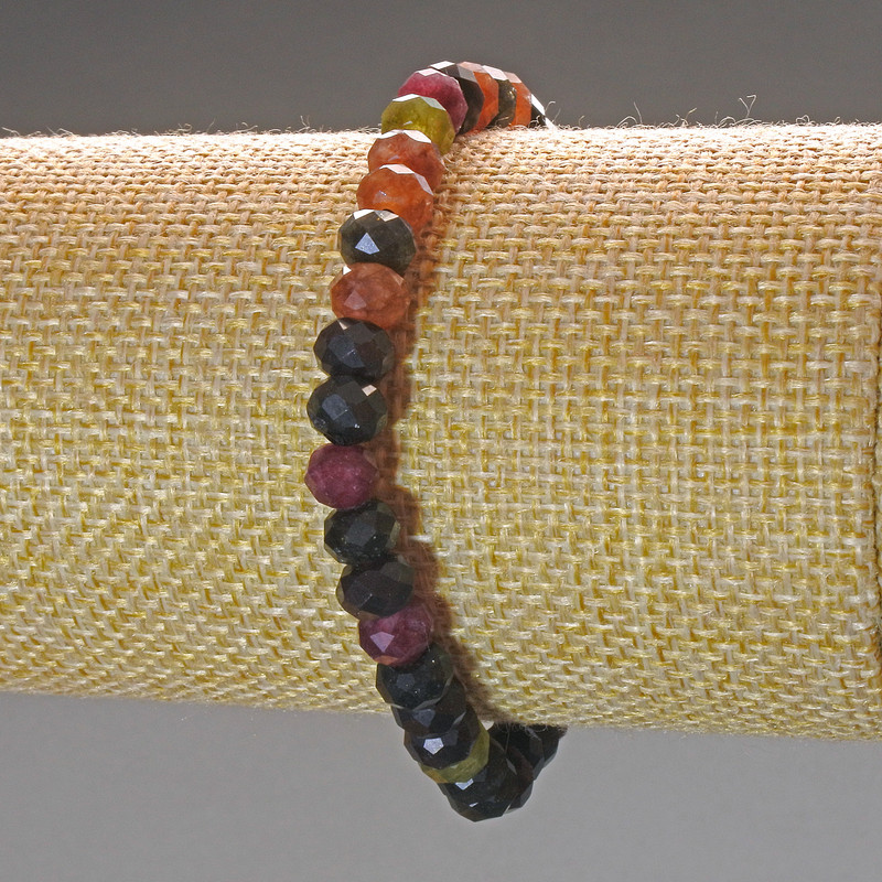 Bransoletka z naturalnym turmalinem, fasetowany kamień w kształcie rondelka, średnica 6×4,5 mm, długość 18 cm (rozciągana)