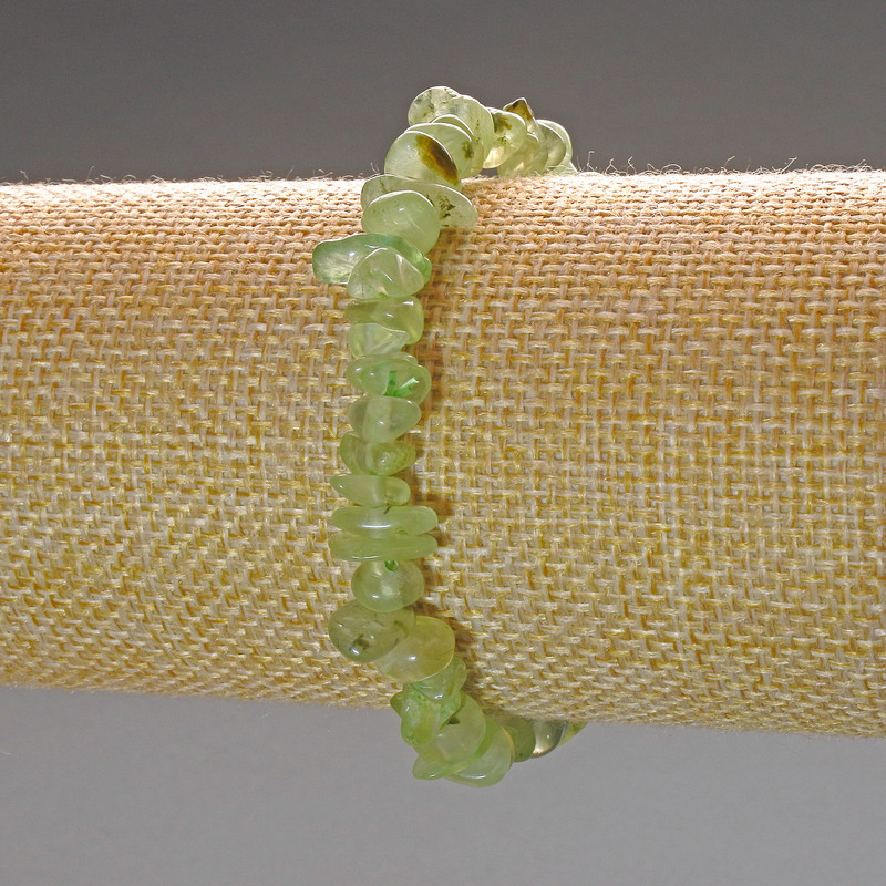Bransoleta z prenitu — naturalny kamień, drobiny, średnica 8×3 mm, długość 18 cm (rozciągliwy)