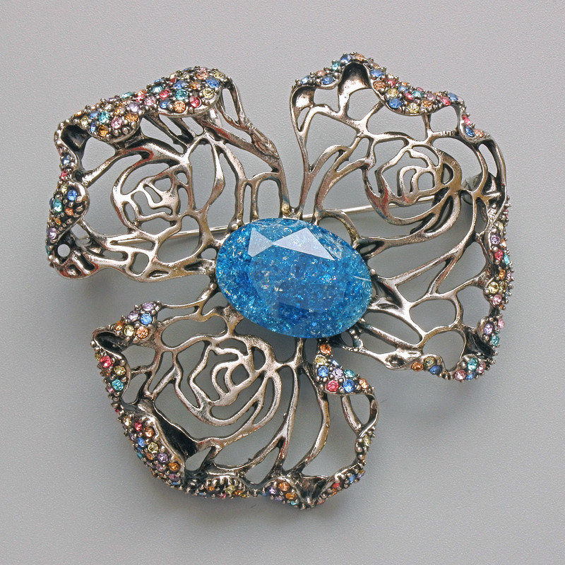 Broszka-wisiorek «Kwiat» niebieski z efektem akwarium, różnobarwne cyrkonie, złoty metal, 51×51 mm