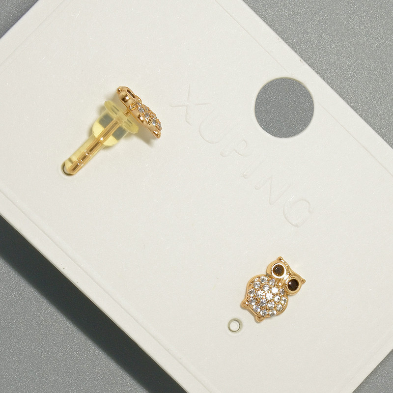 Kolczyki sztyfty «Sowa» Xuping z białymi i czarnymi kryształami, średnica 6,5×9 mm ± pozłacenie 18K