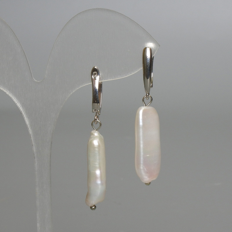 Wyprzedaż! Kolczyki barokowe z pereł w odcieniu benzynowym, średnica 10×28 mm, długość 49 mm, angielski zamek