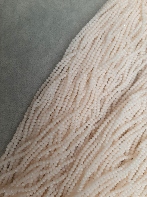 Koraliki czeskie kryształy mleczne fasetowane rondel, średnica 3×2,5 mm, długość 40 mm, na żyłce