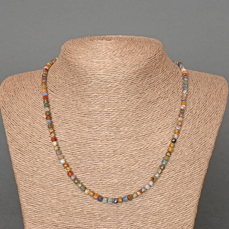 Naszyjnik z sodalitu, naturalny kamień, fasetowany sześcian, średnica 4 mm, długość 48 cm