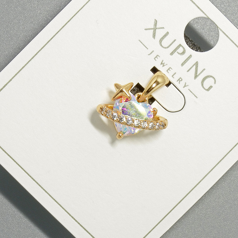 Wisiorek „Serce” Xuping z różowym kryształem i białymi cyrkoniami, średnica 14x9 mm, długość 16,5 mm, pozłacanie 18K