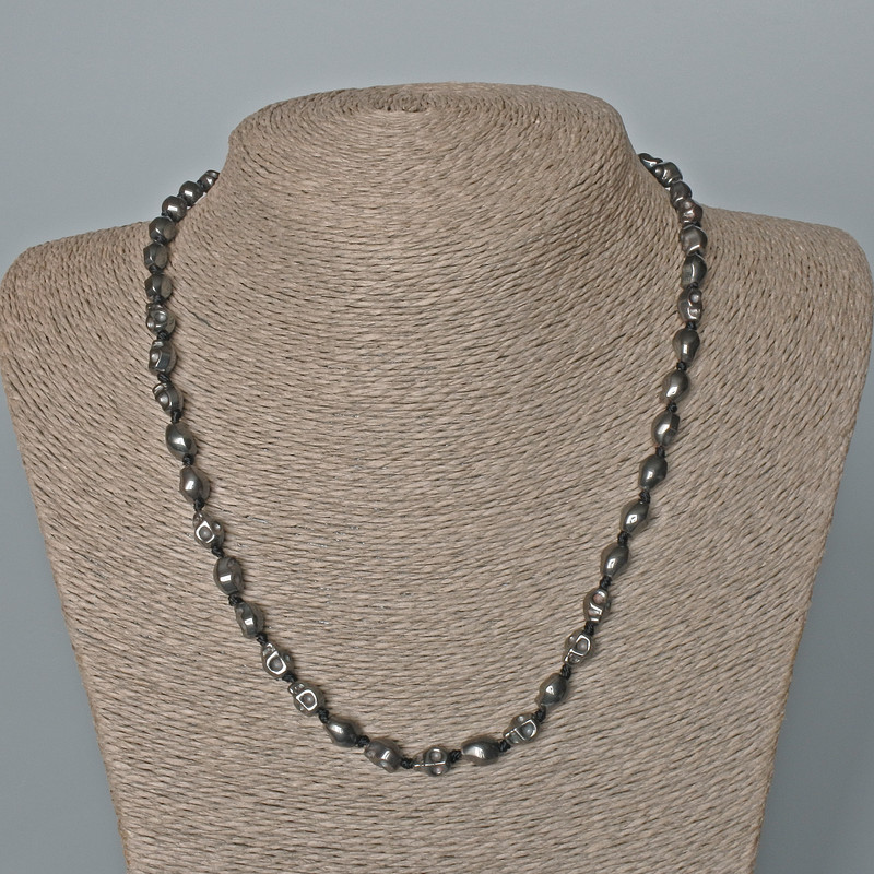 Naszyjnik z hematytu w kształcie czaszki, średnica 6×8×6 mm, długość 48 cm