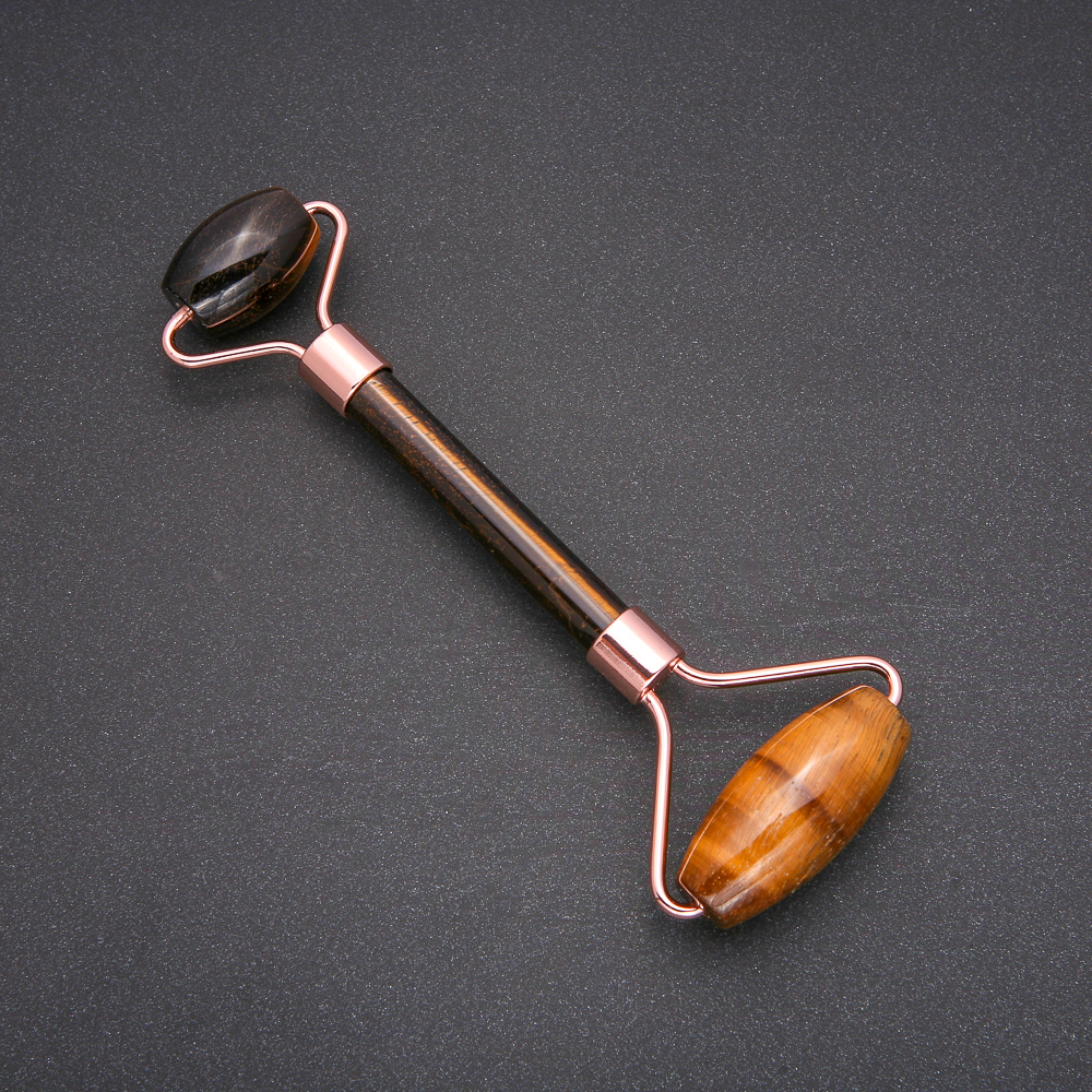 Masażer rolkowy z kamienia tygrysiego oka, metal w kolorze złotym, długość 14,5 mm