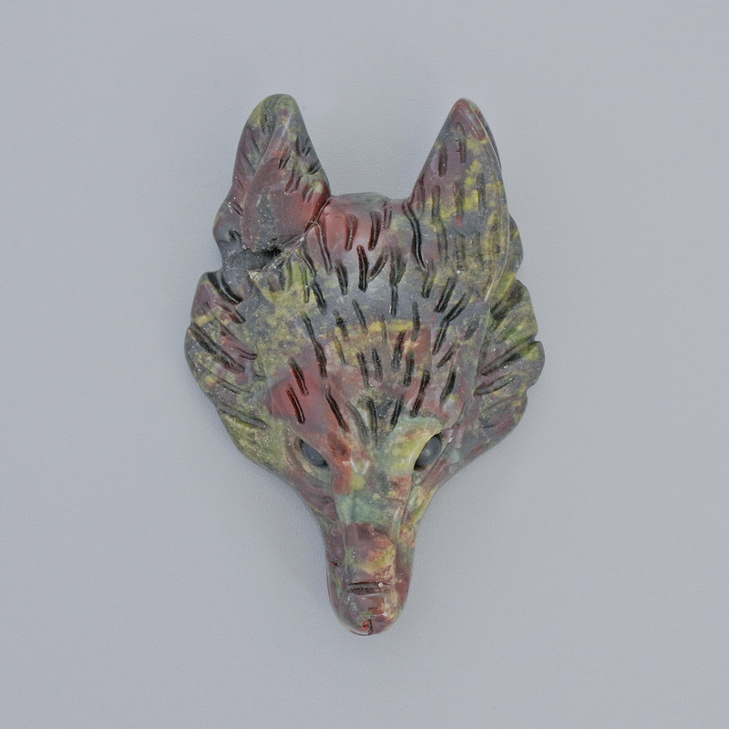 Wisiorek „Wilk” z jaspisu krwi smoka, naturalny kamień, średnica 39×25 mm, otwór 2,2 mm