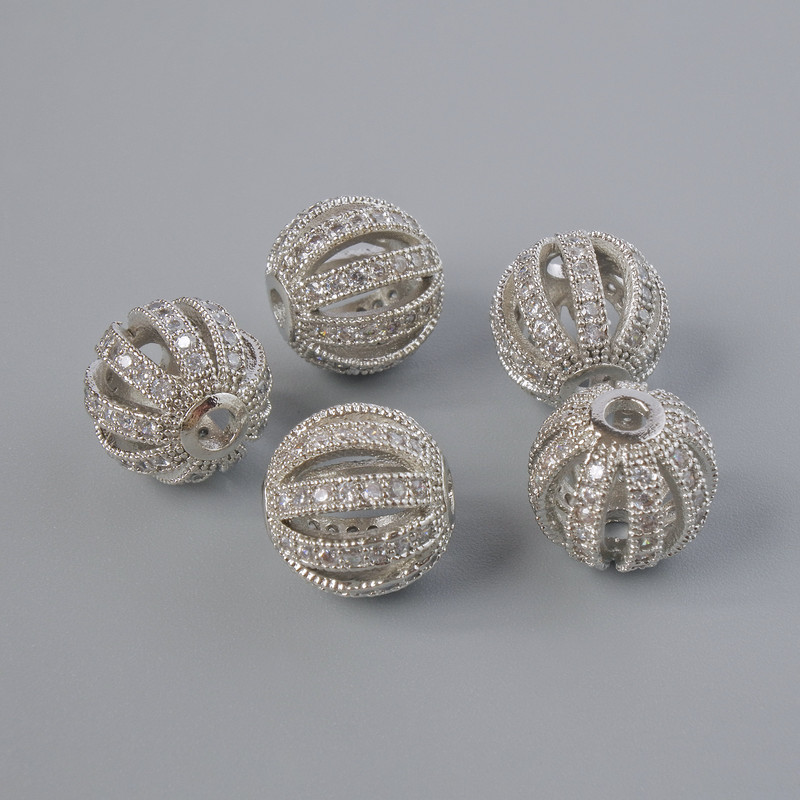 Koralik-wstawka z białymi cyrkoniami, średnica 10 mm ±, otwór 2,2 mm, kolor metalu: srebrny, 1 sztuka