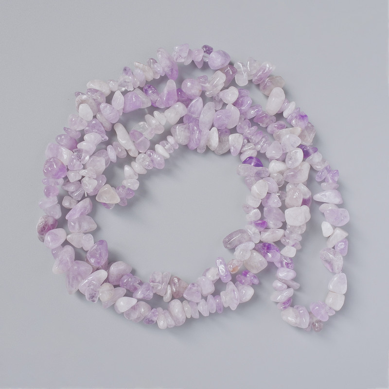 Koraliki z lawendowego ametystu, naturalny kamień w drobinkach, średnica 8×4 mm, długość około 80 cm, na żyłce
