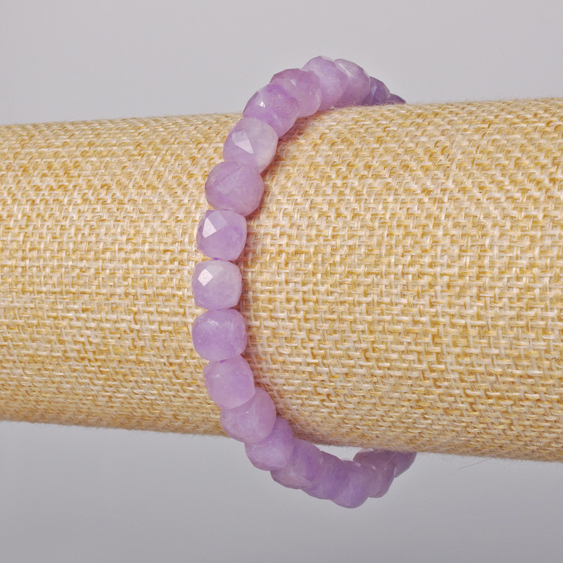 Bransoletka z lawendowego ametystu, fasetowany sześcian, średnica około 6 mm, długość około 18 cm (rozciągliwa)