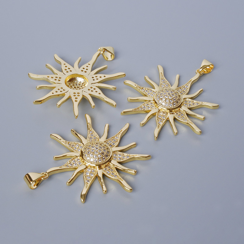 Wisiorek „Słońce” z białymi kryształami, złoty kolor metalu, średnica 39×33 mm