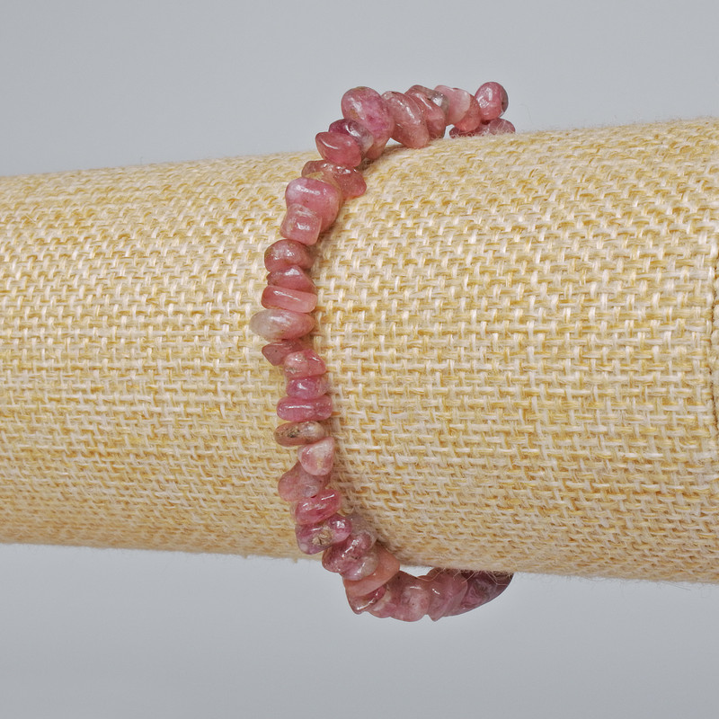 Bransoletka z naturalnego turmalinu – drobinki o średnicy około 6×3 mm, długość około 18 cm (rozciągliwa)