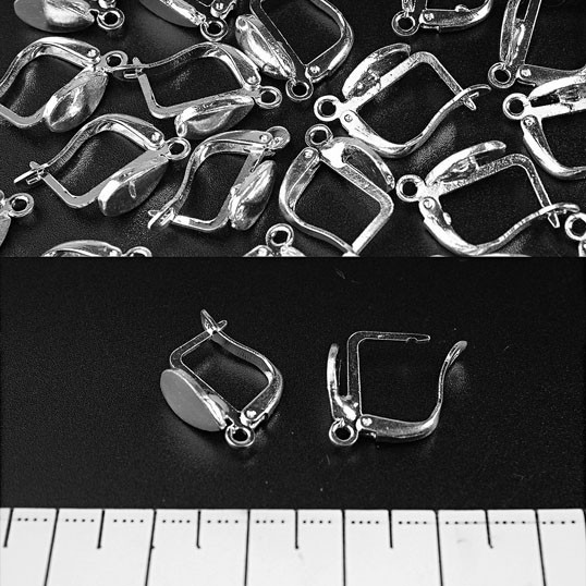 Zapięcia do kolczyków z angielskim zamkiem «języczek» 50 par 14×10 mm + - srebrzysty metal