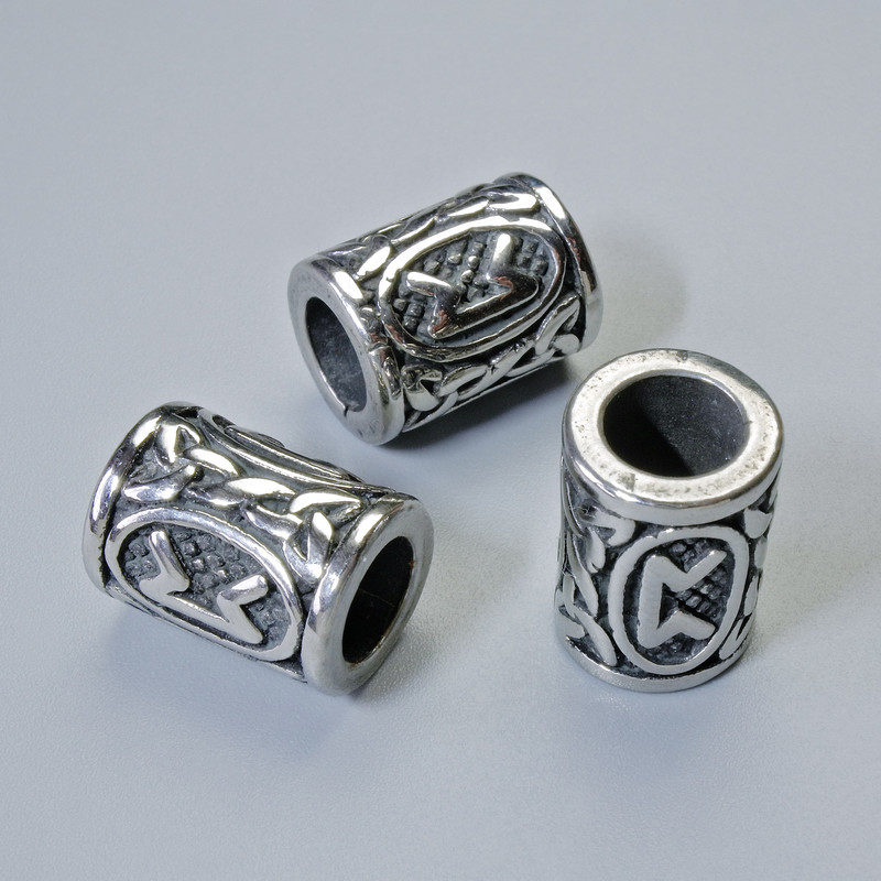 Koralik z runą skandynawską, średnica 13×10 mm, otwór 6 mm, srebrzysty kolor metalu, 1 szt
