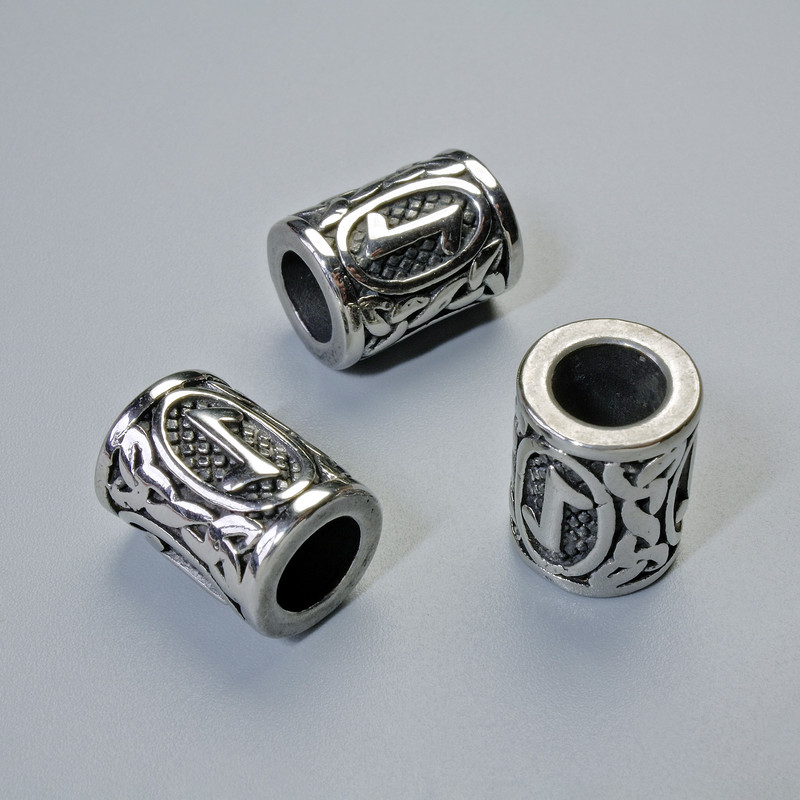 Koralik z runą nordycką, średnica 13x10 mm +/- otwór 6 mm, kolor srebrny metalu, 1 szt.