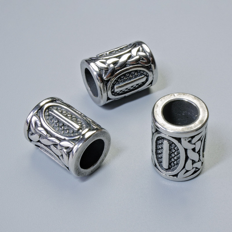 Koralik z runą nordycką, rozmiar 13x10 mm, otwór 6 mm, kolor metalu: srebrny, 1 szt.
