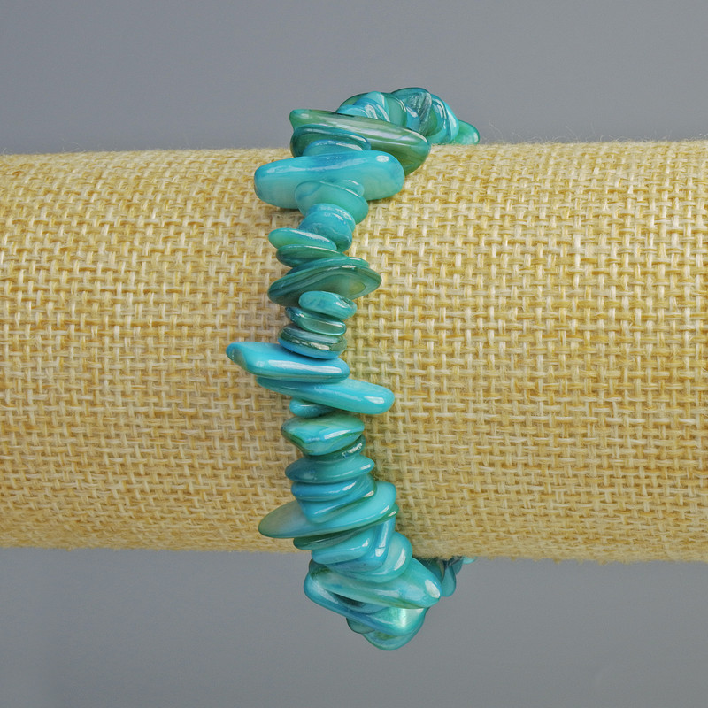 Bransoletka tonowana – niebieskie drobiny z masy perłowej, średnica 10×2 mm, długość 18 cm (rozciągana)