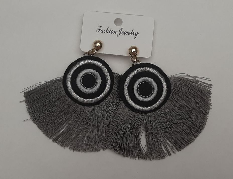 Kolczyki sztyfty Kitici, kolor szary, długość 8 cm, kolor metalu złocisty