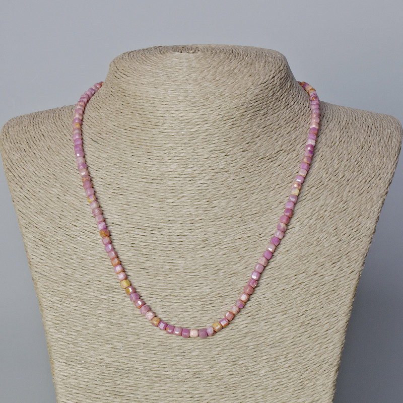 Naszyjnik z fosfosyderytu, naturalny kamień, fasetowany kubik o średnicy około 4 mm, długość 45–48 cm