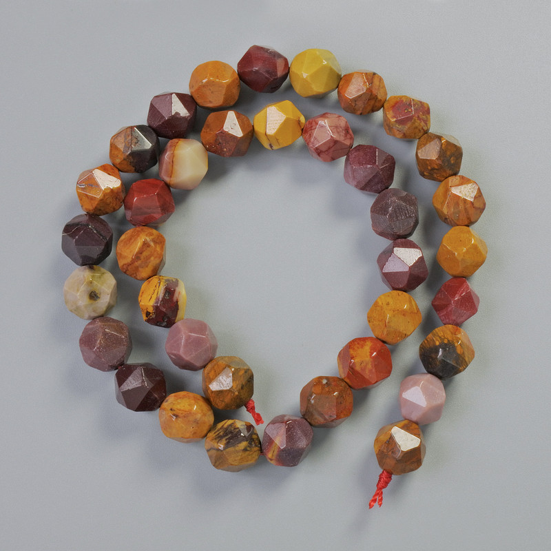 Koraliki jaspisu Mookaite – naturalny kamień, wielokątny, średnica 9×10 mm, długość około 37 cm na nici