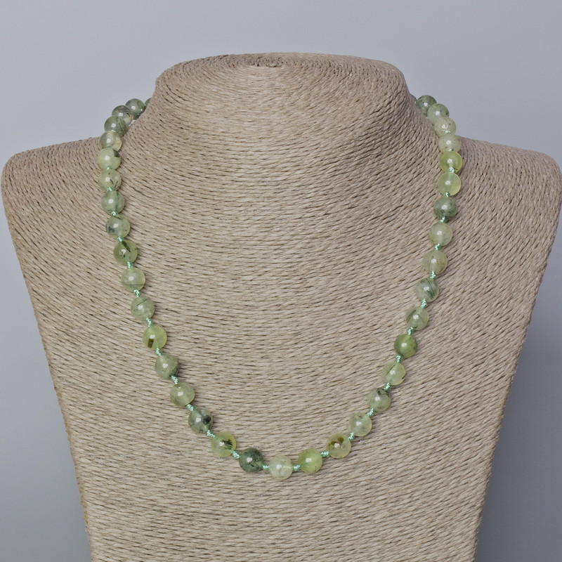 Naszyjnik z prenitu z naturalnego kamienia, gładka kulka o średnicy 8 mm, długość 45–49 cm