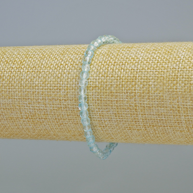 Bransoletka z naturalnego topazu, fasetowany sześcian o średnicy 4 mm ± (na elastycznej gumce), długość ok. 18 cm