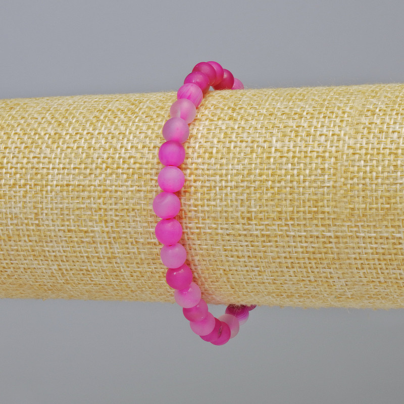 Bransoletka z malinowego agatu, matowy naturalny kamień, gładkie kuleczki o średnicy około 6 mm, elastyczna baza, długość 18 cm+