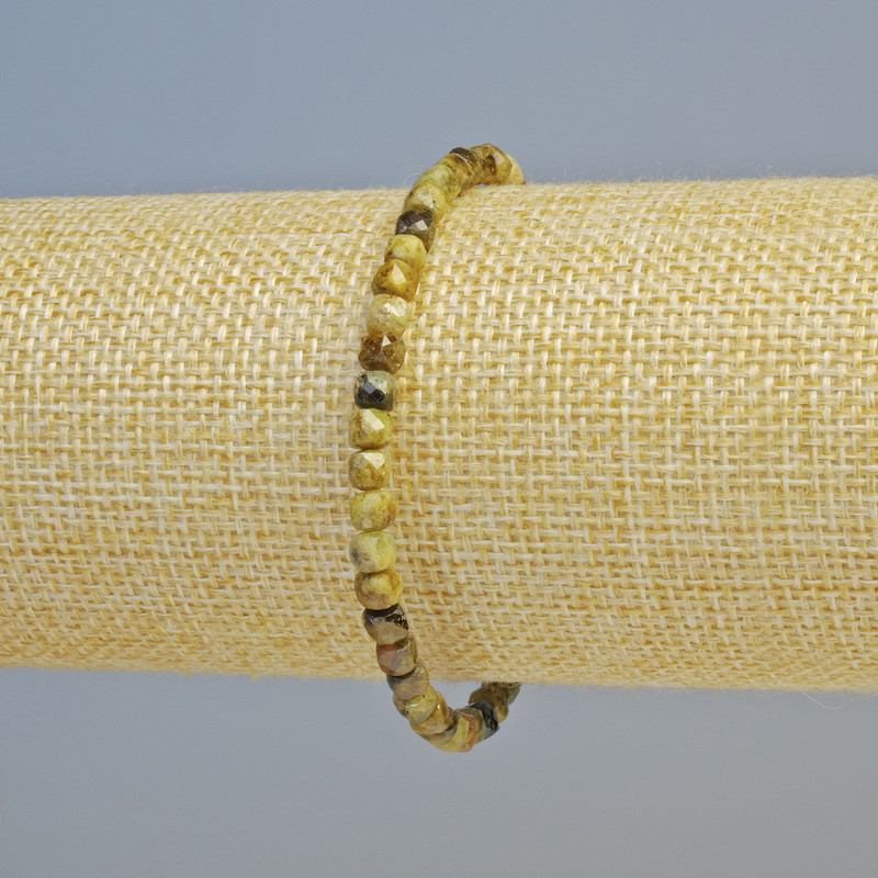 Bransoletka z grosularu (zielony granat) naturalny kamień fasetowany kubik, średnica około 5 mm, na elastycznej gumce, długość 18 cm+