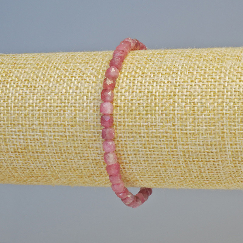 Bransoletka z rubelitowego turmalinu, fasetowana kostka, średnica 4,5 mm ± (elastyczna), długość 18 cm+