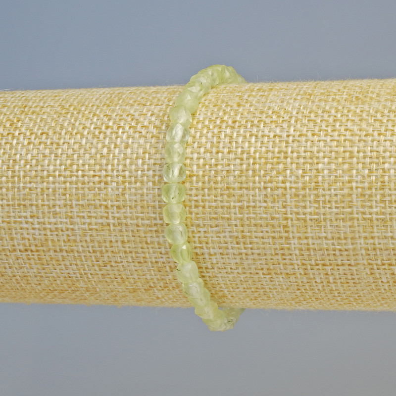 Bransoletka z prenitu, naturalny kamień, fasetowany sześcian, średnica 4,5 mm ± (elastyczna baza), długość 18 cm+