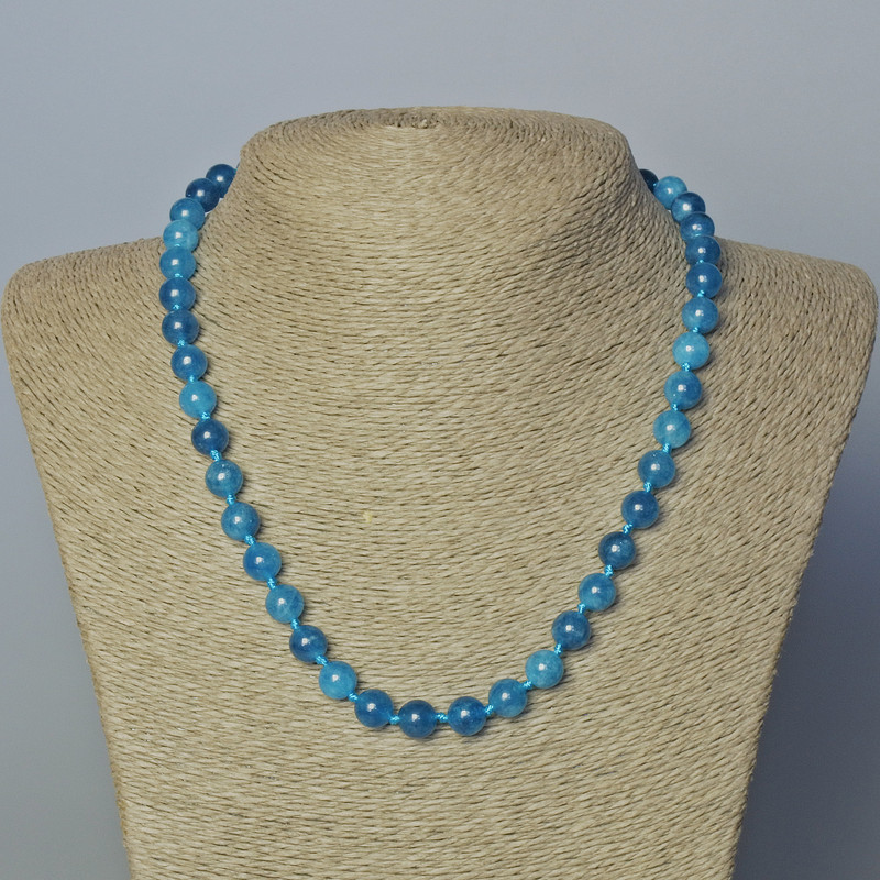 Naszyjnik z naturalnym apatitem, gładkie kulki, średnica 8,5 mm, długość 45–47 cm