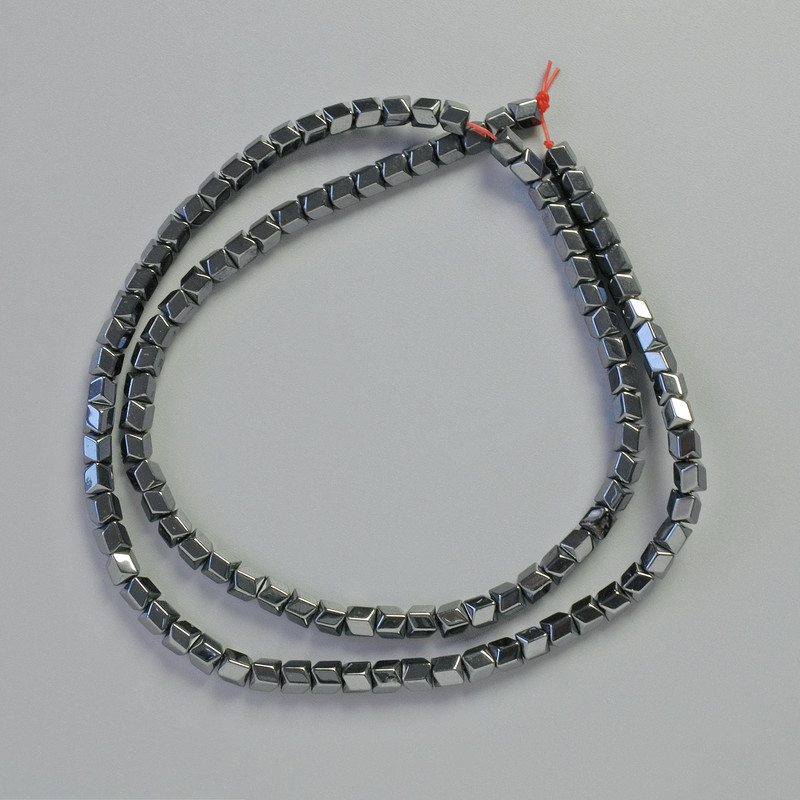 Koraliki hematytu w kształcie heksagonalnym zig-zag, czarne, średnica 3,5×3,5 mm, długość około 40 cm